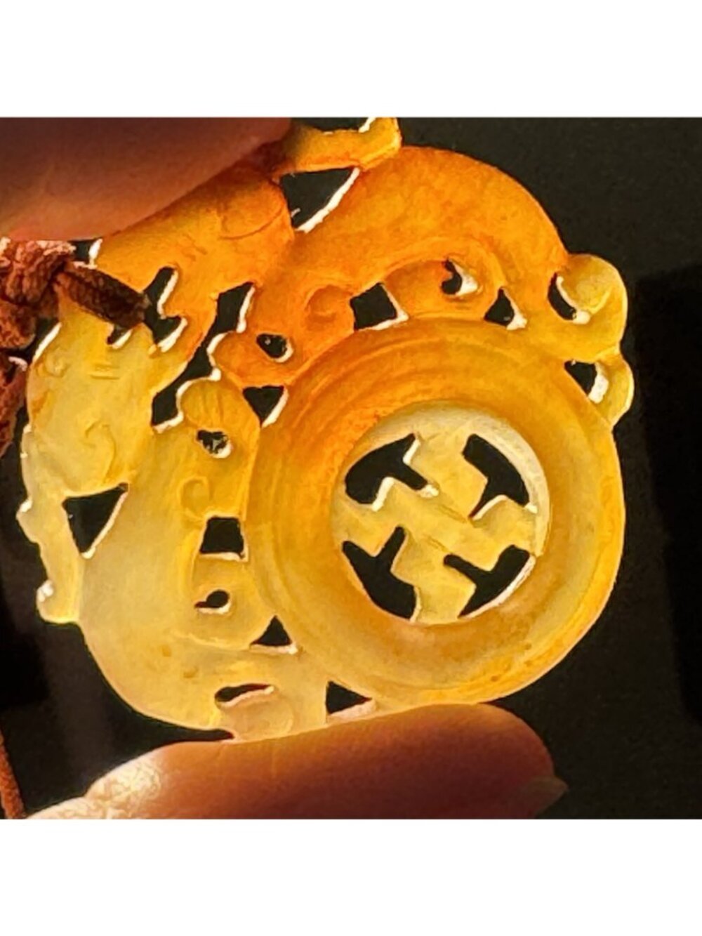 Chinese Pixiu Beast Pendant Carved Agate Spinning "Wan" Symbol Estate 42mm 1970s - Picture 5 of 16
